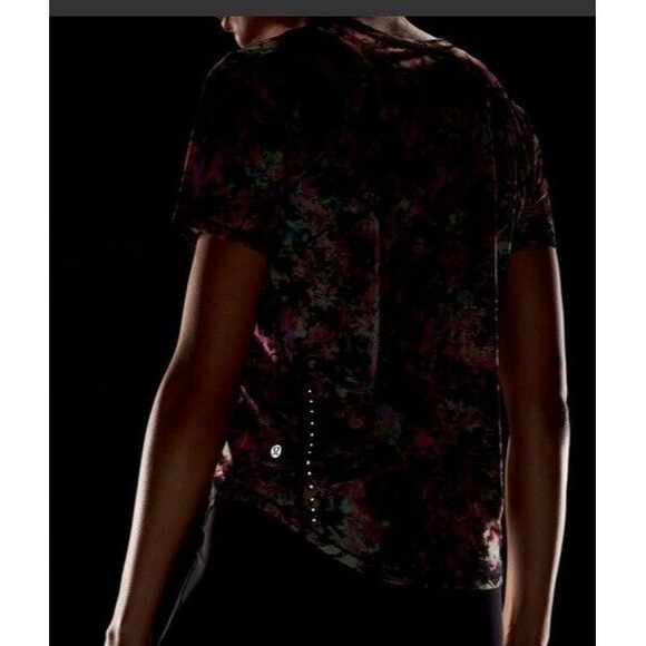 Lululemon Activewear Running Training Lycra Top in Stencil Red Multicolor, Large - Picture 10 of 11